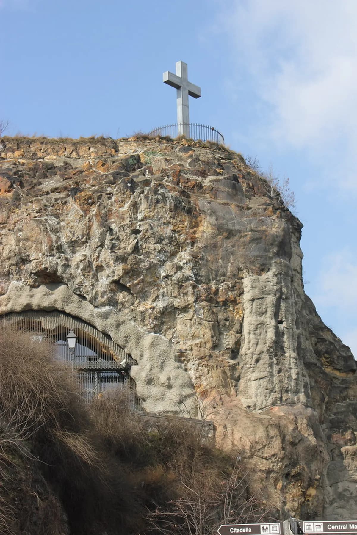 Budapest Hiking Tours: Guided vs Self-Guided