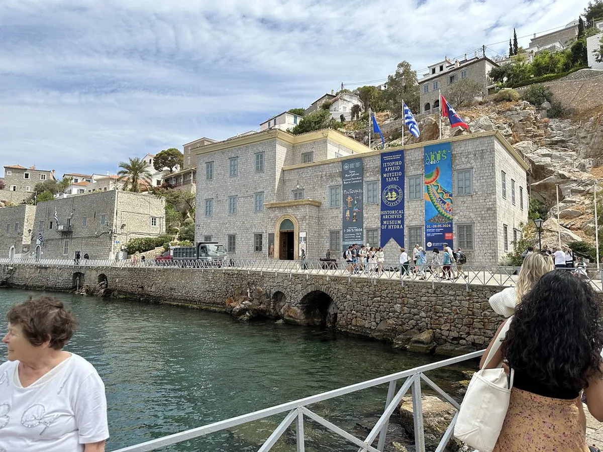Hydra and the Tour vs. DIY Decision in Athens