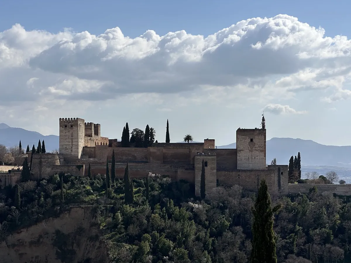 Guided Tours vs. Self-Guided Hiking in Granada