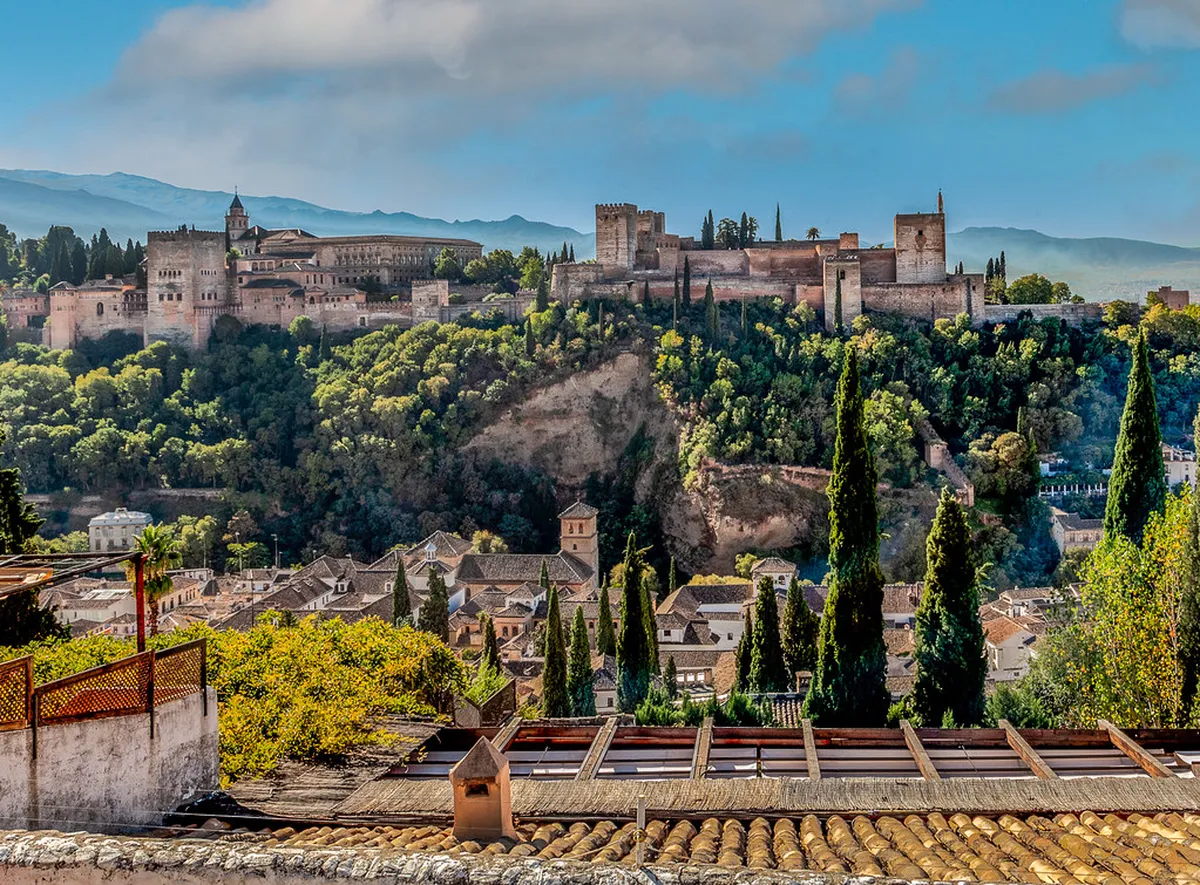 Must-See Attractions on a Granada Walking Tour
