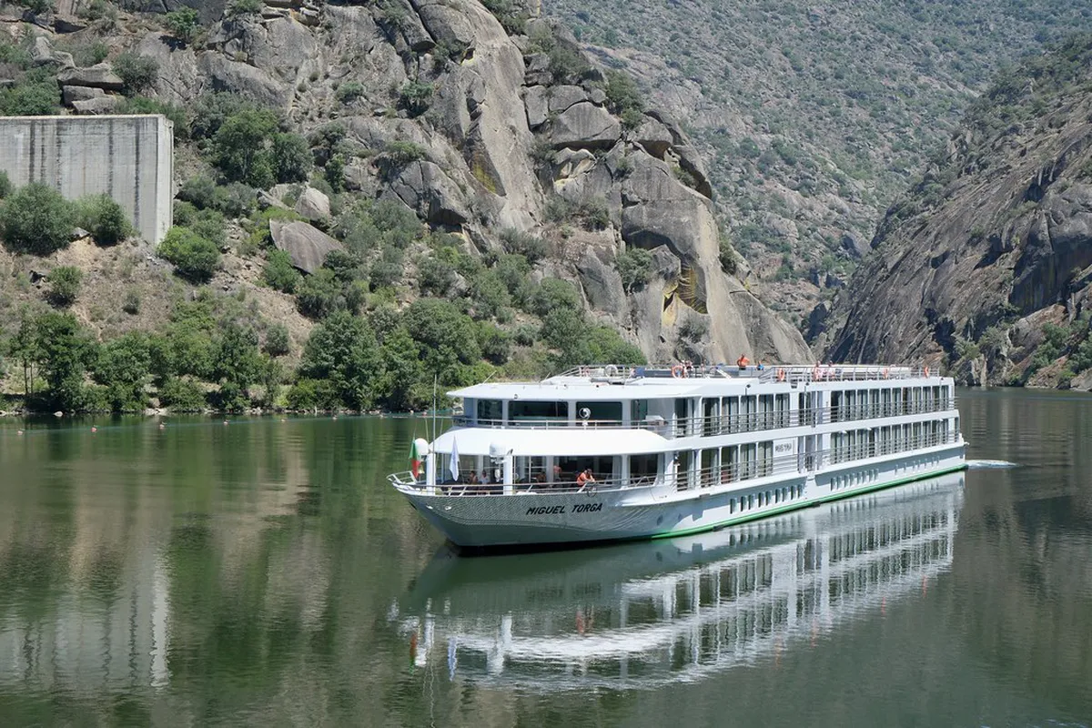 What a Porto Wine Tour Actually Includes
